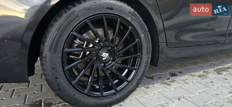 Седан BMW 5 Series 2015 в Чернівцях