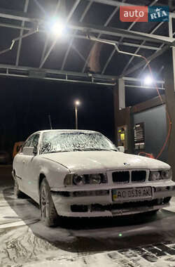 Седан BMW 5 Series 1993 в Бобрке