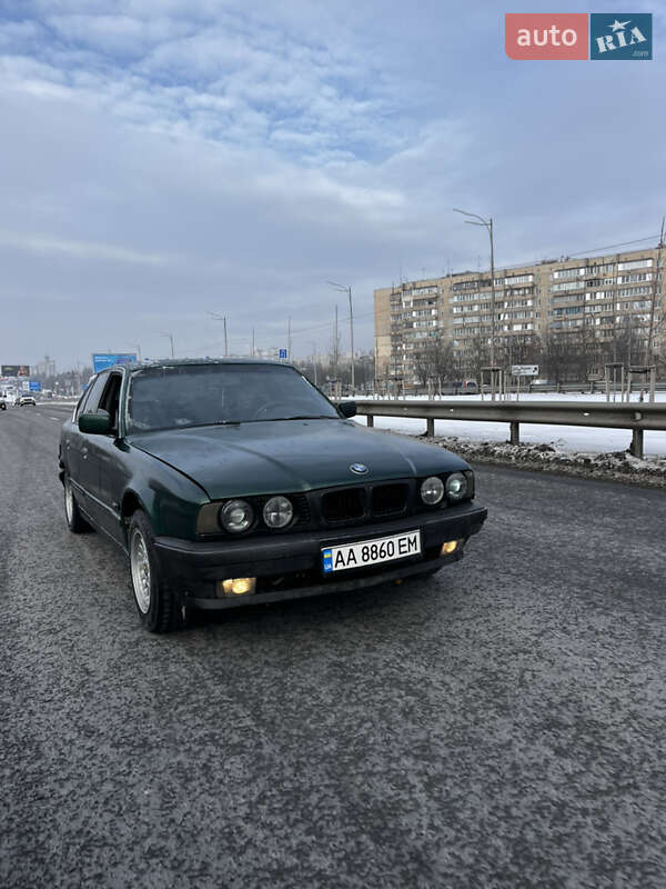 Седан BMW 5 Series 1991 в Вишневом