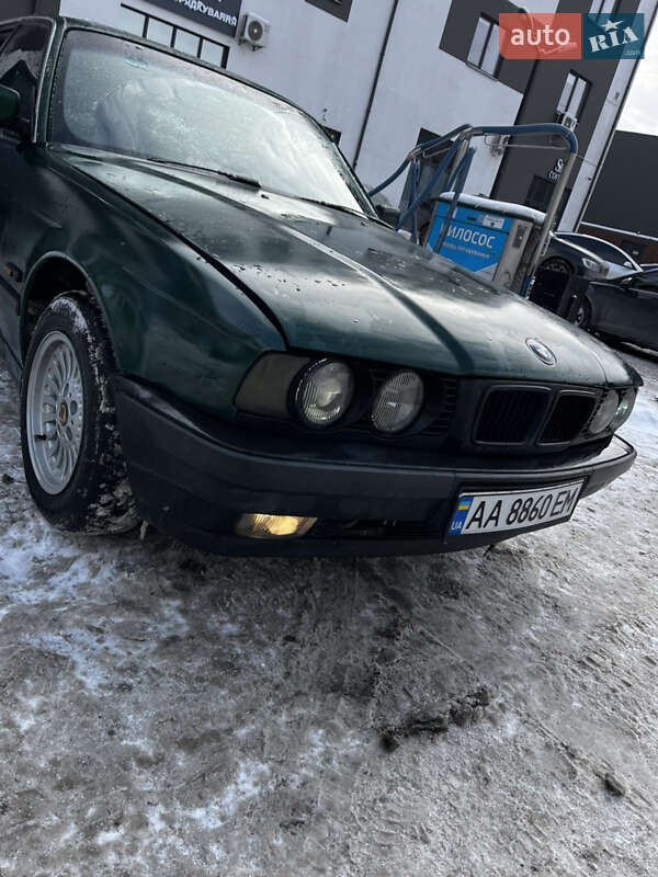 Седан BMW 5 Series 1991 в Вишневом
