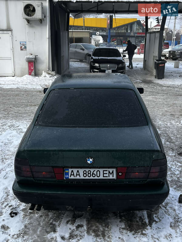 Седан BMW 5 Series 1991 в Вишневом