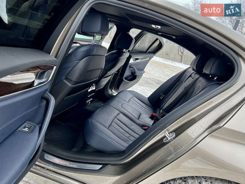 Седан BMW 5 Series 2017 в Нововолынске