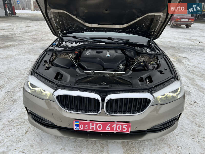 Седан BMW 5 Series 2017 в Нововолынске