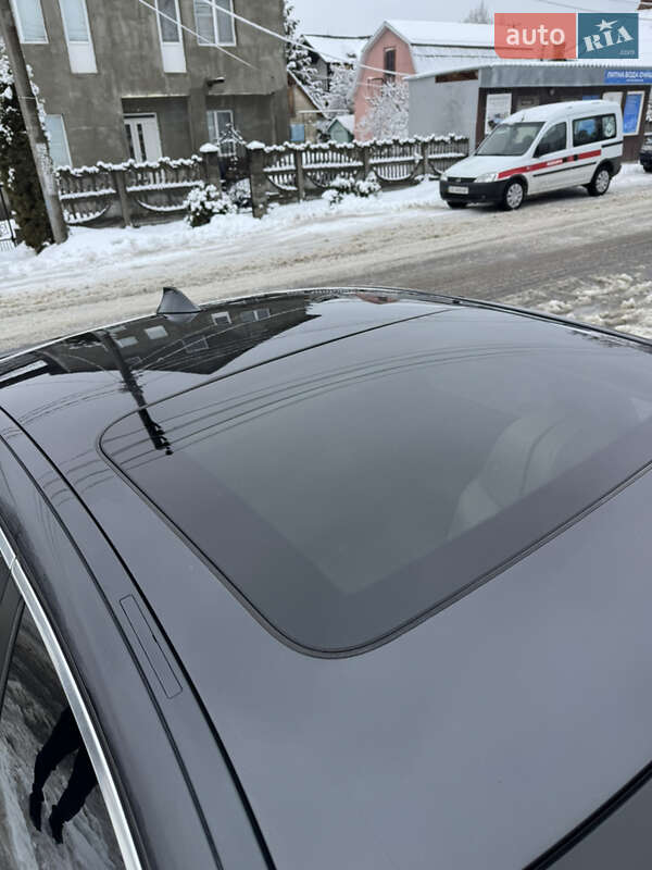 Седан BMW 5 Series 2011 в Хотине