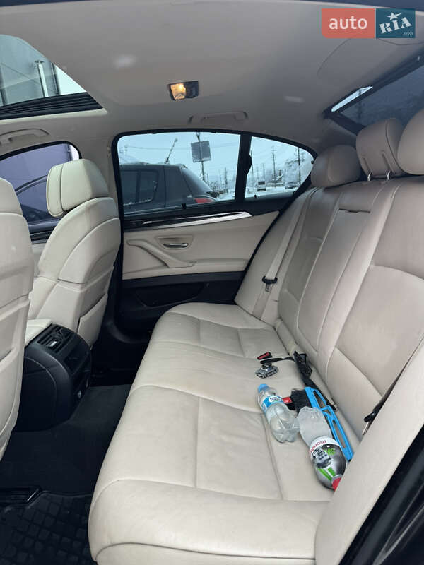 Седан BMW 5 Series 2011 в Хотине