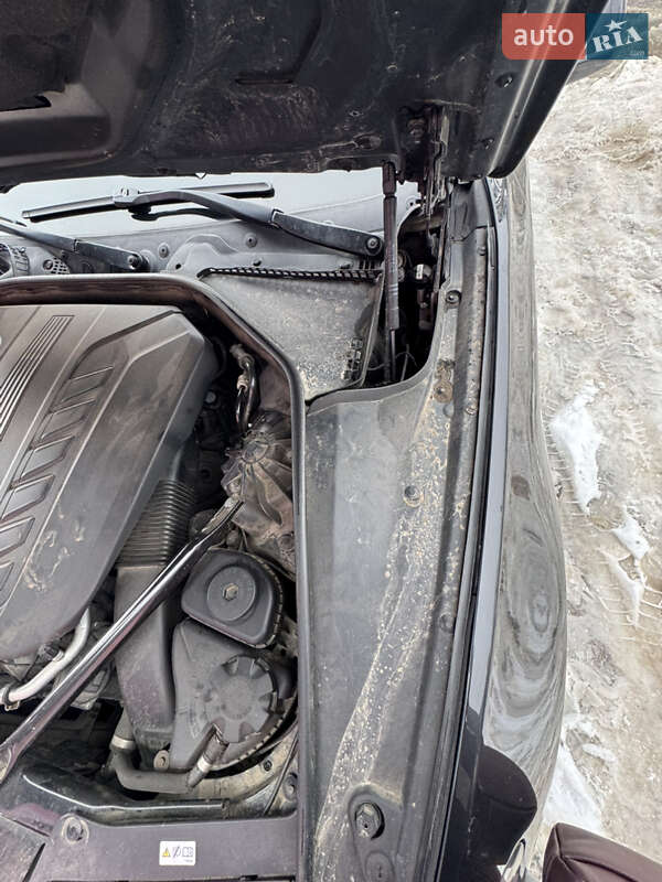 Седан BMW 5 Series 2011 в Хотине