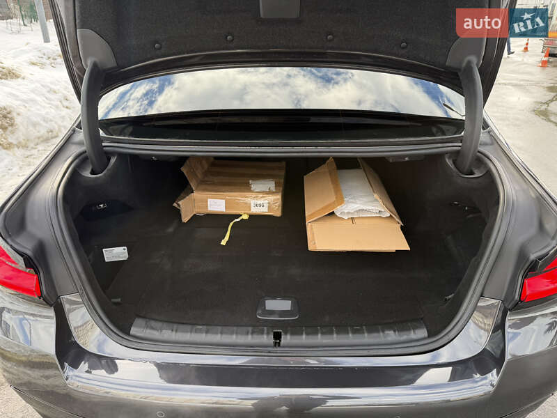 Седан BMW 5 Series 2019 в Львове