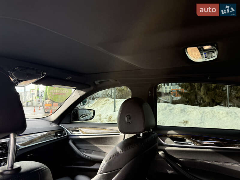 Седан BMW 5 Series 2019 в Львове