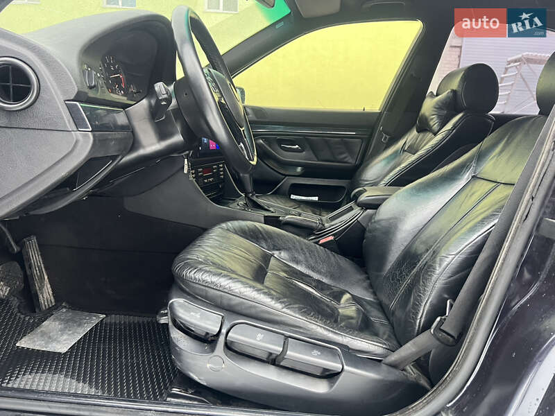 Седан BMW 5 Series 2000 в Виннице