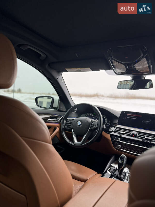Седан BMW 5 Series 2017 в Ровно