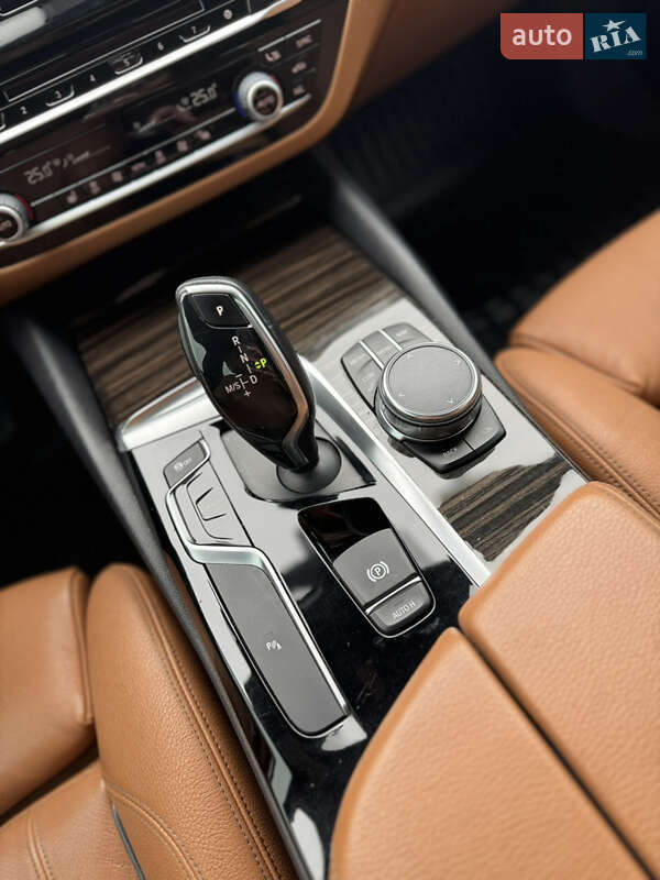 Седан BMW 5 Series 2017 в Ровно