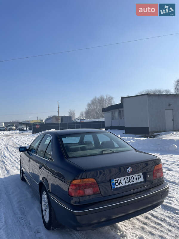 Седан BMW 5 Series 1999 в Березному