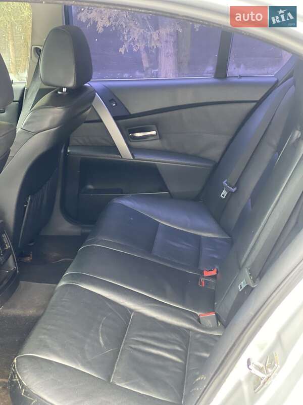 Седан BMW 5 Series 2004 в Калуше