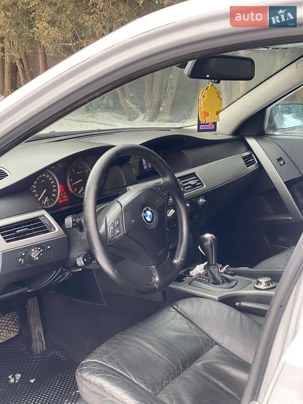 Седан BMW 5 Series 2004 в Калуше