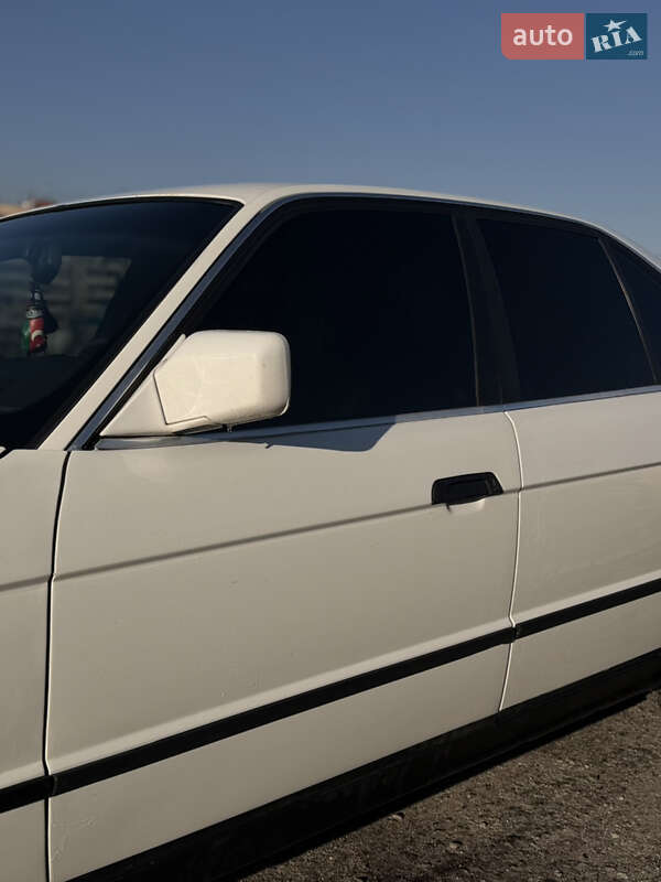 Седан BMW 5 Series 1989 в Запорожье