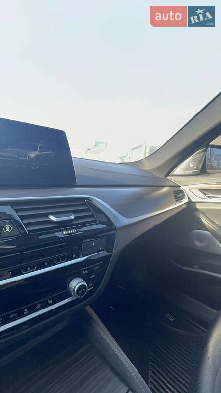 Седан BMW 5 Series 2017 в Черновцах
