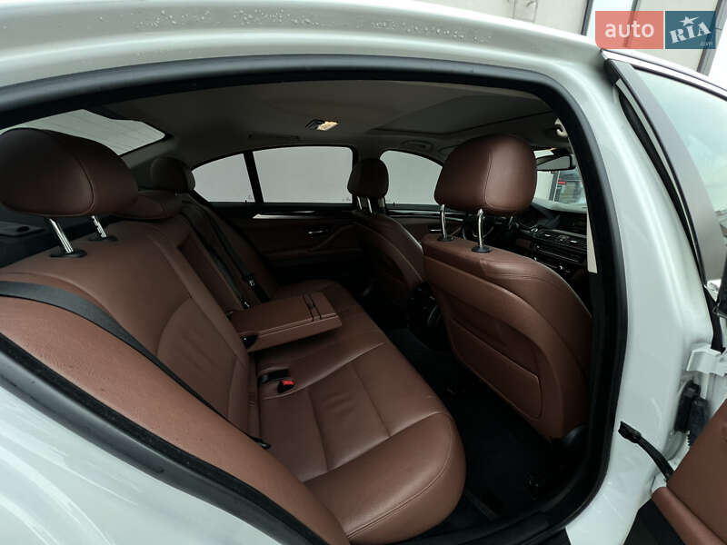 Седан BMW 5 Series 2015 в Ровно