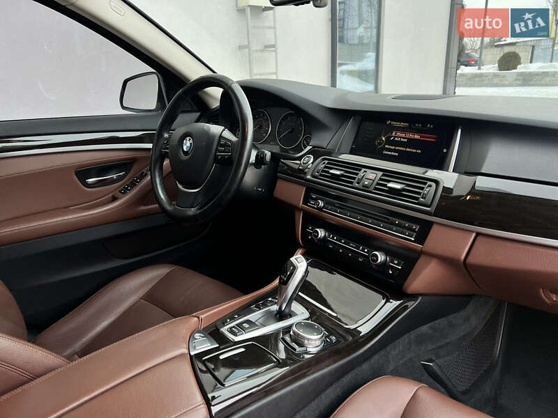 Седан BMW 5 Series 2015 в Ровно