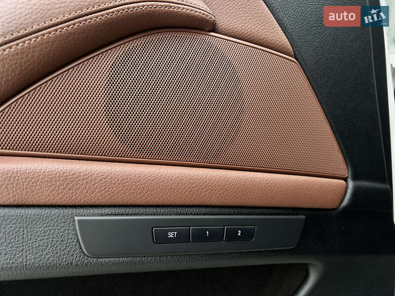 Седан BMW 5 Series 2015 в Ровно