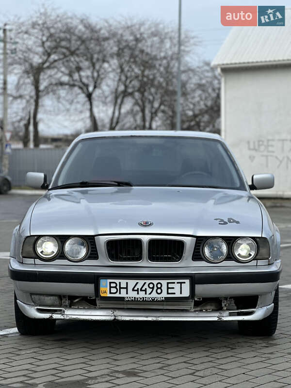 Седан BMW 5 Series 1988 в Одессе