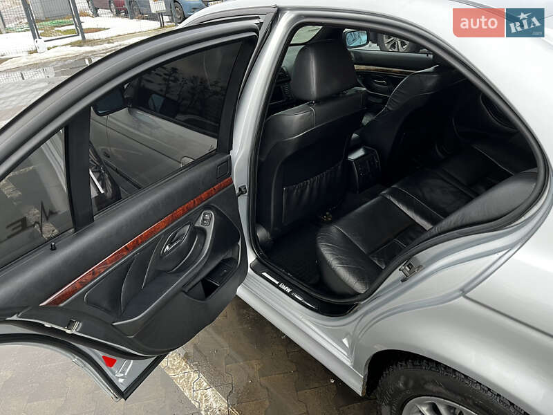 Седан BMW 5 Series 1998 в Новых Петровцах