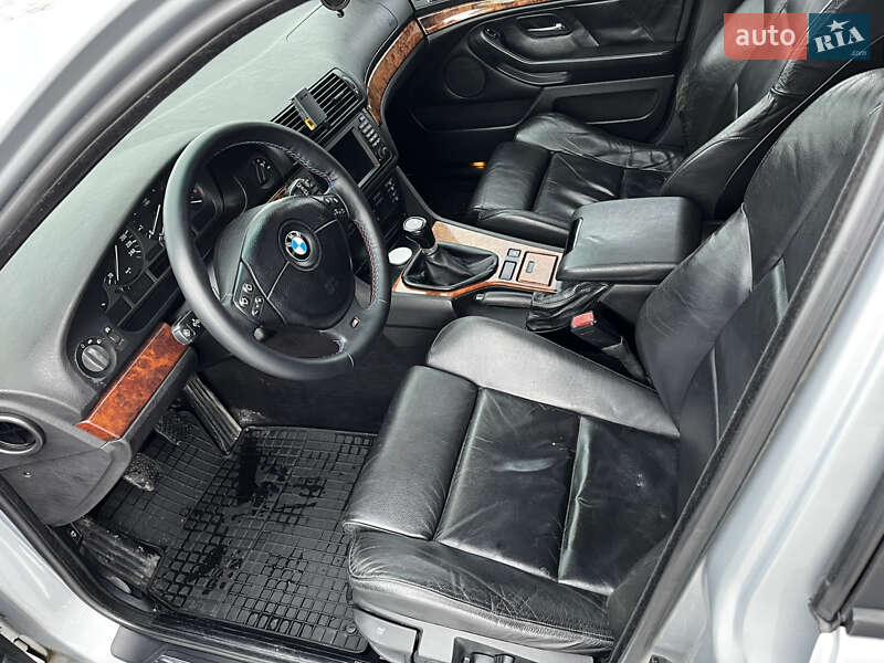 Седан BMW 5 Series 1998 в Новых Петровцах