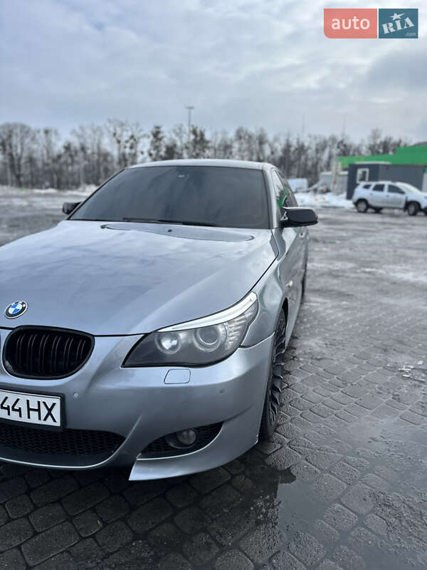 Седан BMW 5 Series 2004 в Радивилове