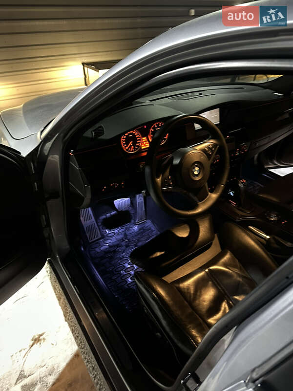 Седан BMW 5 Series 2004 в Радивилове