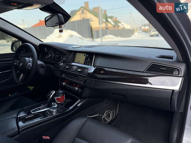 Седан BMW 5 Series 2015 в Львові