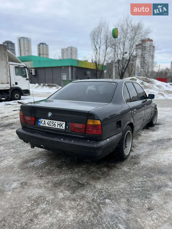 Седан BMW 5 Series 1990 в Киеве