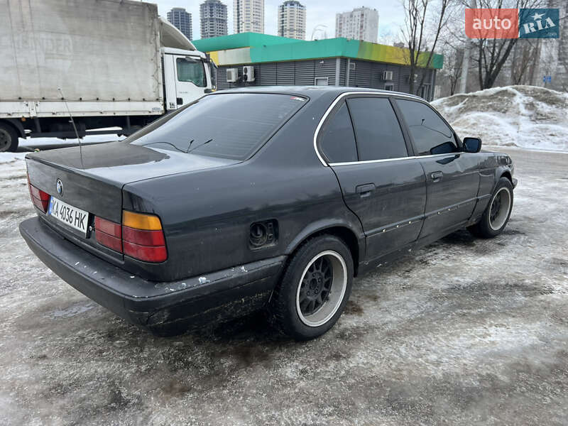 Седан BMW 5 Series 1990 в Киеве