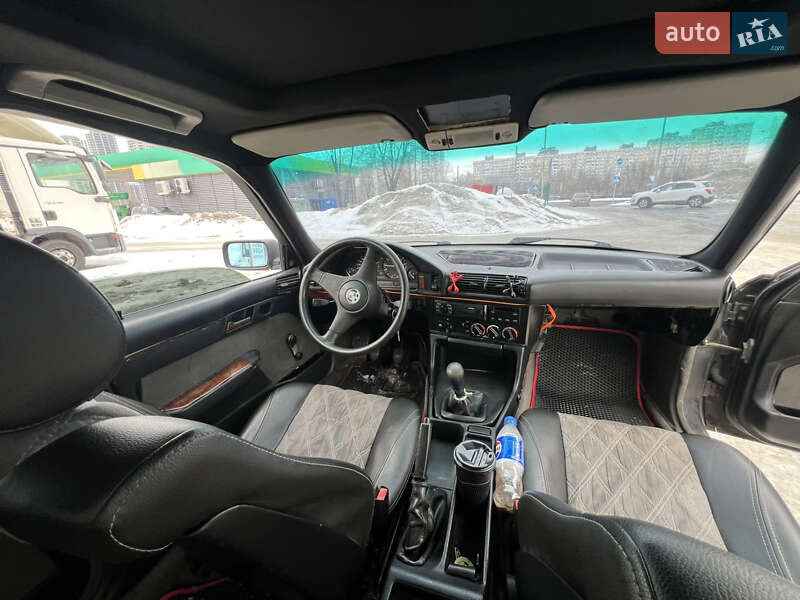 Седан BMW 5 Series 1990 в Киеве