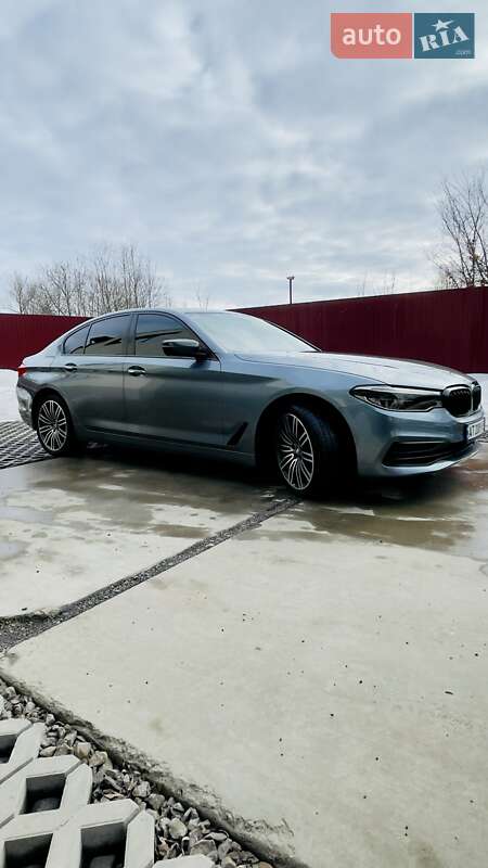 Седан BMW 5 Series 2017 в Бурштыне