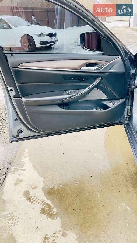 Седан BMW 5 Series 2017 в Бурштыне