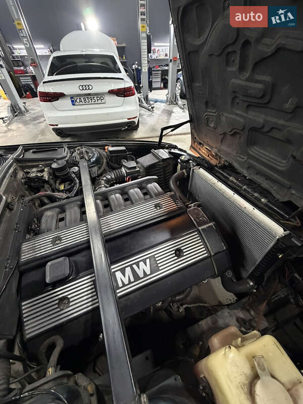 Седан BMW 5 Series 1992 в Киеве