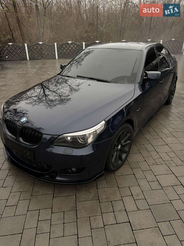 Седан BMW 5 Series 2004 в Нетешине