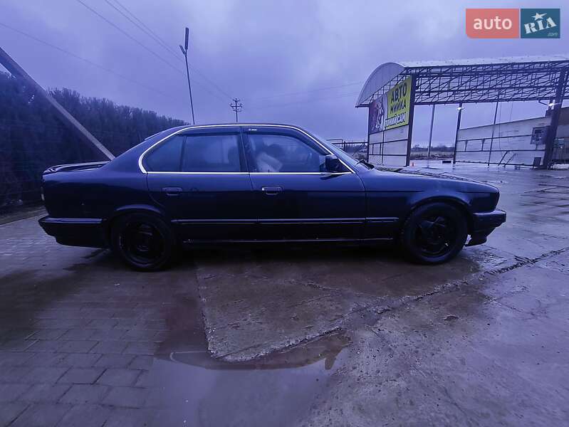 Седан BMW 5 Series 1989 в Великой Александровке