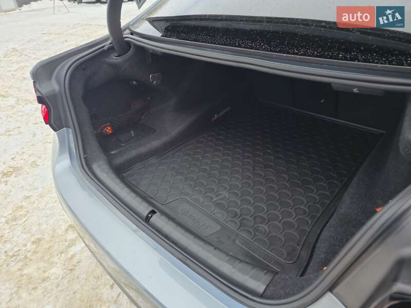 Седан BMW 5 Series 2017 в Хмельницком