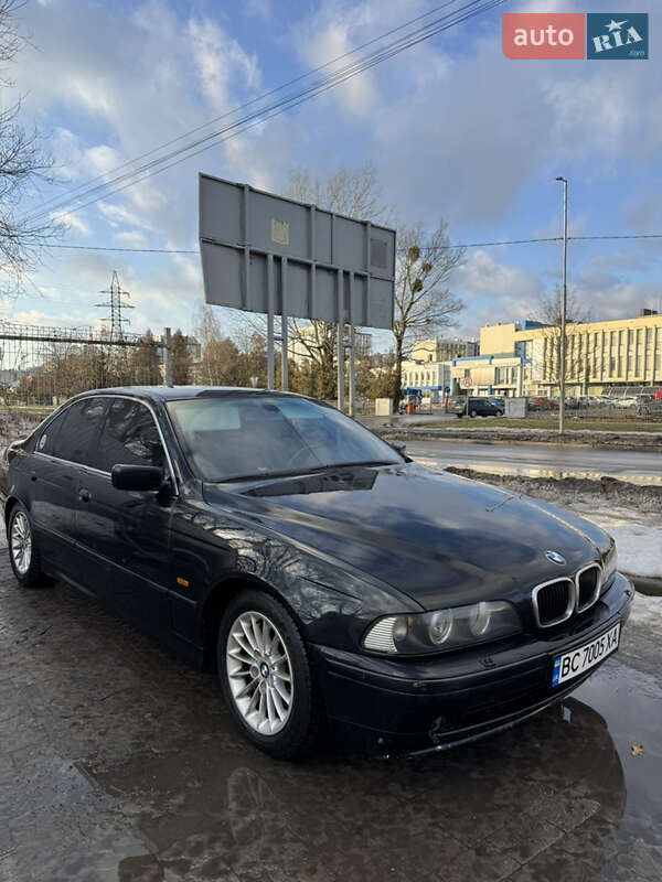 Седан BMW 5 Series 2000 в Львове
