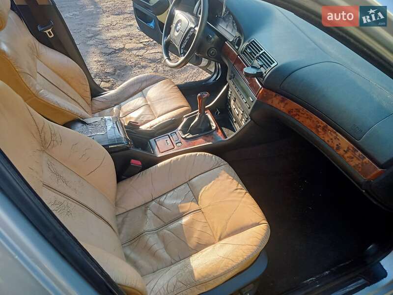 Седан BMW 5 Series 2000 в Самборе