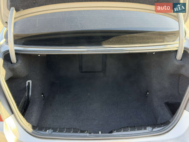 Седан BMW 5 Series 2011 в Львове