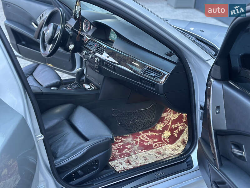 Седан BMW 5 Series 2004 в Сарнах