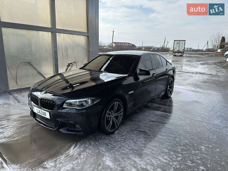 Седан BMW 5 Series 2012 в Хотине