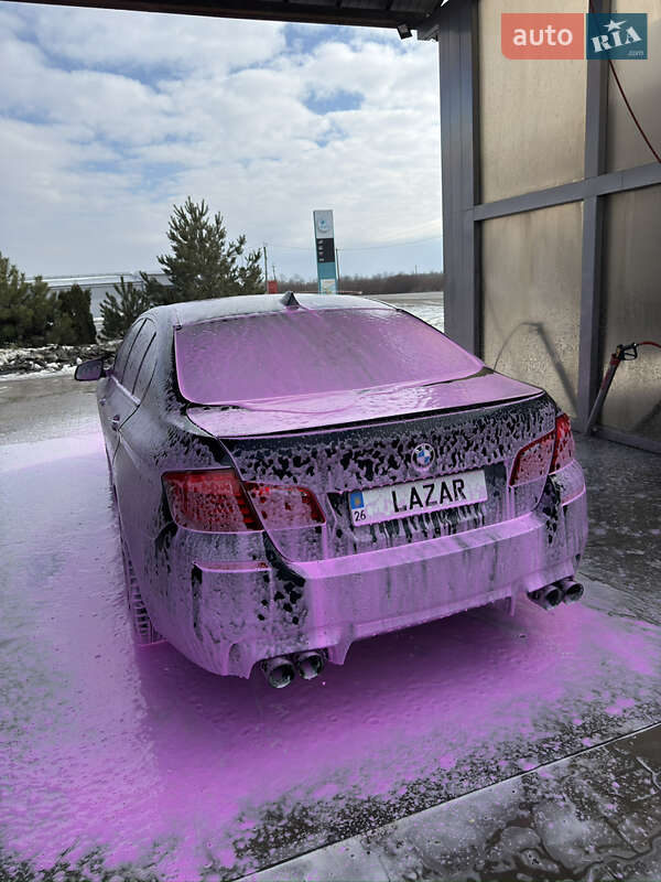 Седан BMW 5 Series 2012 в Хотине