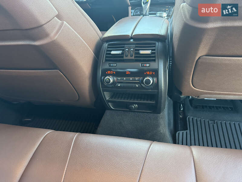 Седан BMW 5 Series 2013 в Остроге