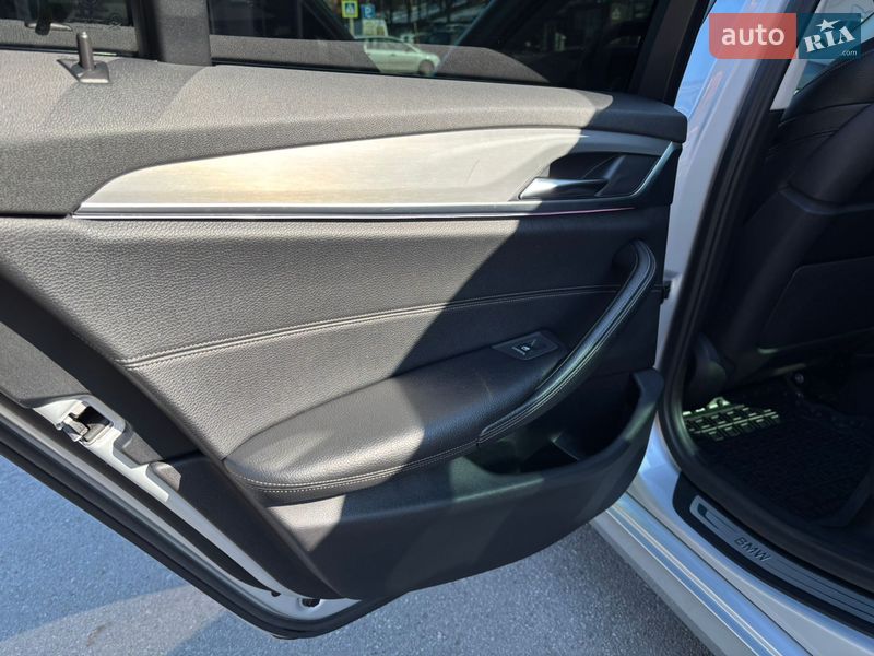 Седан BMW 5 Series 2017 в Хмельницком