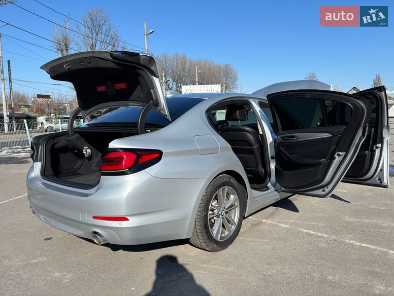 Седан BMW 5 Series 2017 в Хмельницком