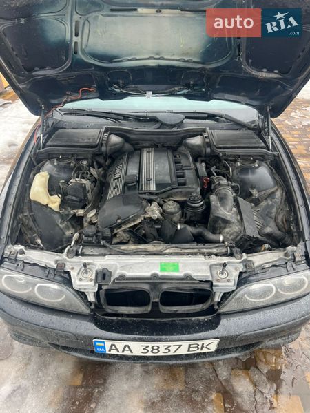 Седан BMW 5 Series 2002 в Вараше