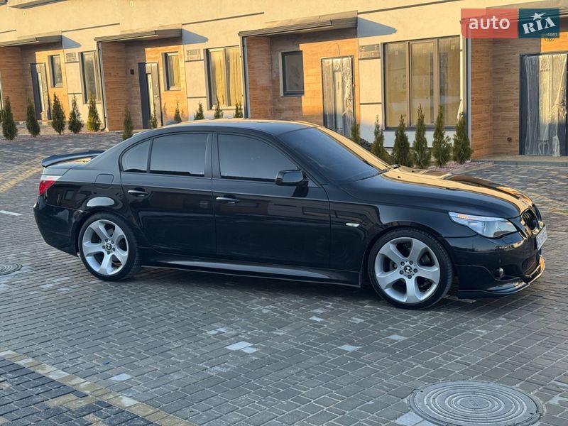 Седан BMW 5 Series 2005 в Вараше