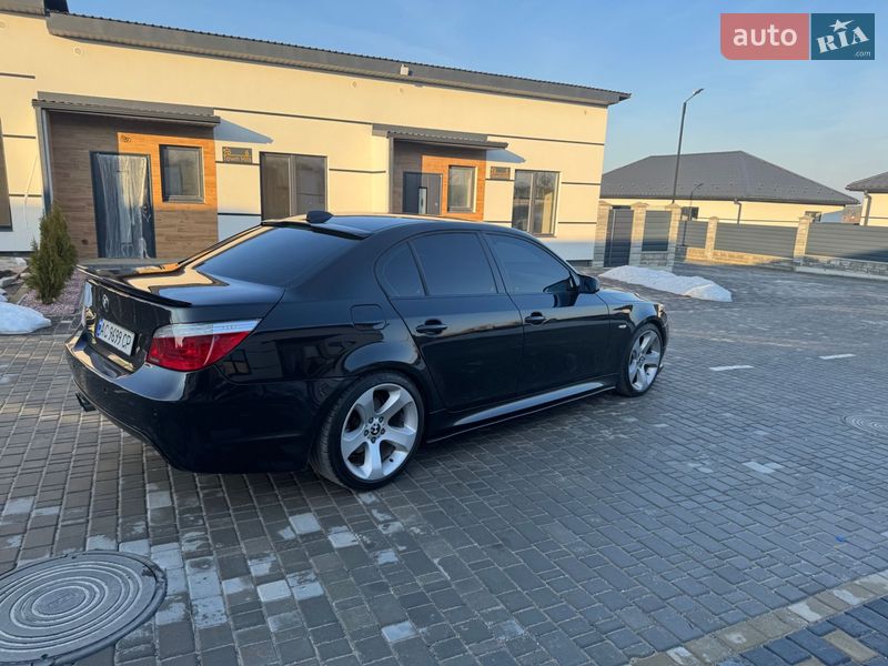 Седан BMW 5 Series 2005 в Вараше
